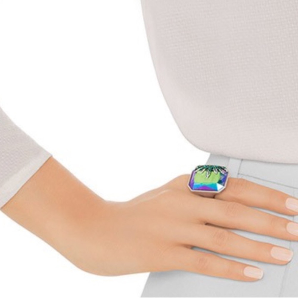ISO SWAROVSKI GISELE RING - Picture 2 of 3